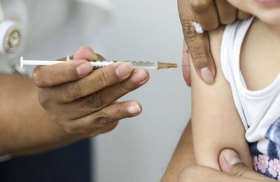 Crianças com 12 anos ou mais com comorbidade já podem receber a vacina bivalente